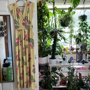 IMAN beautiful summer dress, double lined fabric size Medium Tall! Very stretchy